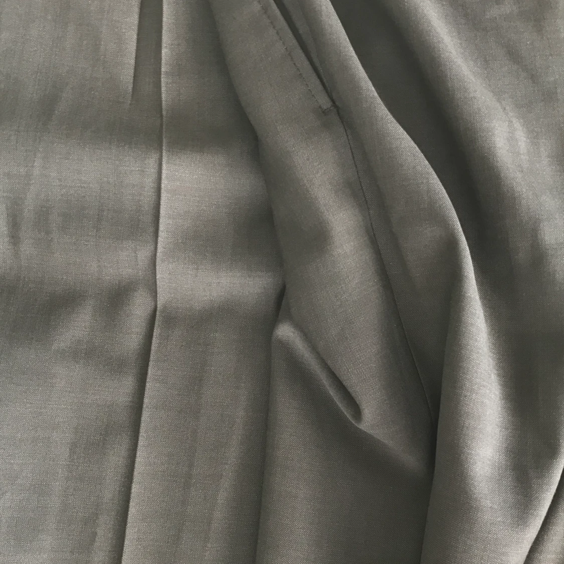 Mörkgröna kostymbyxor  - 91