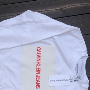 Calvin klein tröja - Tröja från calvin klein, aldrig använd lappen är kvar.