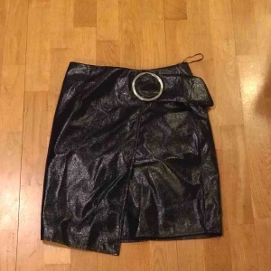  - Helt oanvänd kjol jag köpte i Amsterdam, märket heter Edited. 