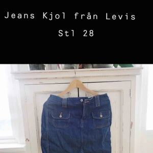  - Skitsnygg Levis kjol i jeanstyg! Sitter som en smäck samt har den fickor!