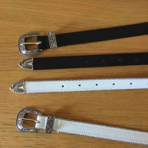  - 60 för ett, 100 för båda. Jättefint skick, det vita är från Bikbok och det svarta från Cubus.   ‼️Kolla gärna in mina andra annonser, allt jag säljer är mellan 25-100 kr‼️