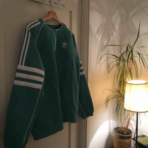  - Sällsynt Adidas windbreaker storlek XL. oanvänd. Frakt ingår 