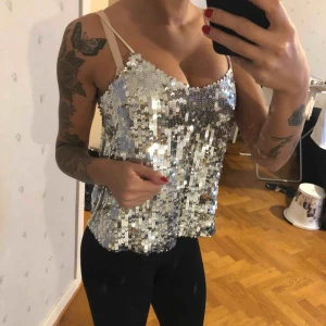  - Paljettlinne i storlek xs, endast använt på nyår 