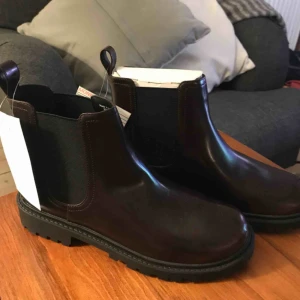  - NYA skor från Monki Storlek 38