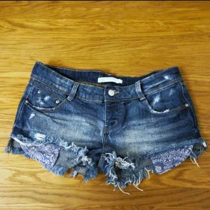  - Superfina shorts. Men är tyvärr förstora på mig som är en xxs..