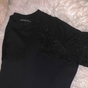  - Använd en gång som ny I storlek L nåt liten i storleken den kan även passa en M , köparen står för frakt 🌸