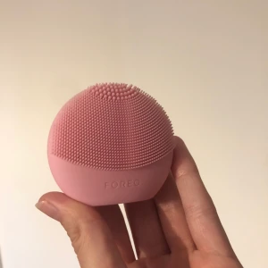 FOREO Luna Play - Makes wonders för huden, älskar denna men köpt en större. Köparen står för frakten.