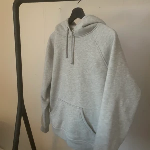 grå hoodie från bikbok - enkel grå hoodie från bikbok, fint skick! 💜 oversized