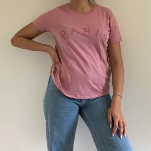 T-shirt - Säljer en super fin t-shirt. Skicka privat för mer info. 💞