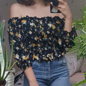 Fin blus från BikBok XS - Blus köpt på BikBok. I bra kondition. Använd fåtal gånger. Passar bra på storlek xs-m. 