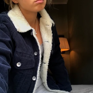 Manchester Jacka - Mysig ball Manchester jacka med ull i med krage! Köpt förra året, från killavdelningne (jag e xs)