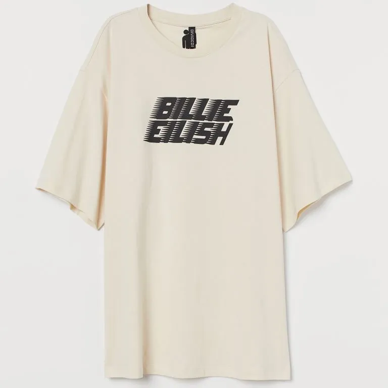 Oversized tshirt med billie eilish tryck från hm, har använt den men i superfint skick nypris 149kr. T-shirts.
