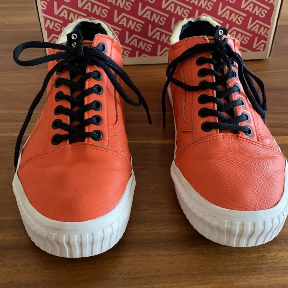 Old Skool . Size: EUR 43.  UK:9. Color : orange (Firecrckr) LIMITED EDITION . Skor.