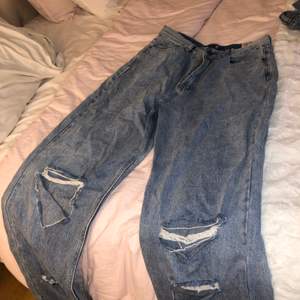 Populära jeans från Bohoo som är slutsålda överallt! Aldrig använda då jag har två likadana! 🤍