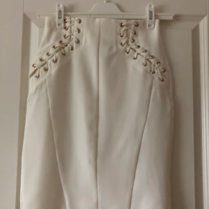 Kjol  - Använd 2 gånger. 