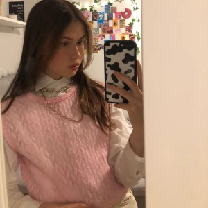 Asball Väst! - Kan stylas med skjorta eller t-shirt under eller bara en sporttopp! Köpt här på plick, använd 1 gång🥰 Jag är en XS men passar även S!❤️ Köparen står för frakt!