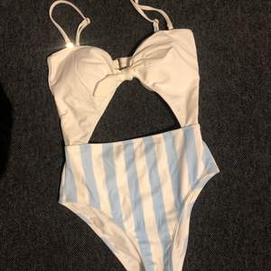 Säljer denna sjukt fina baddräkten då den tyvärr var för liten för mig. Helt oanvänd✨😍 Banden är avtagbara✨