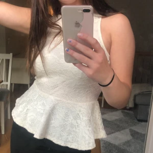 Spetstopp från hm  - Ärmlös topp från h&m 💕