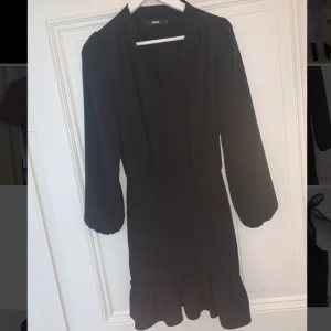 Klänning  - Klänning som formar fint, frakt ingår ej 