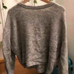  - Ostickig och mjuk.