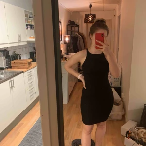  - Ribstickad klänning från pull&bear. stretchig, mjuk och skön. Aldrig använd, priset inkluderar frakt