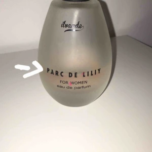  - Säljer parfym för 40:-  Doftar gott 