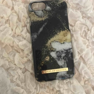  - Säljer detta fina ideal of sweden skall. Den har inga repor eller sprickor. frakten är 11kr