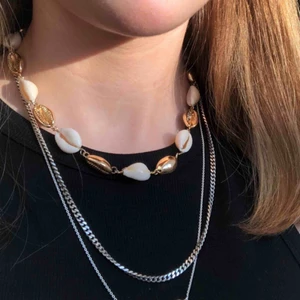  - Superfint snäckhalsband ifrån hm! Har aldrig kommit till användning. Betalning via swish!💞