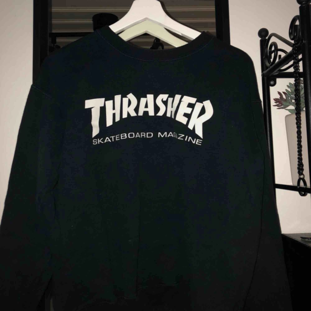 Super snygg sweatshirt från THRASHER. Köparen står för frakten💕. Huvtröjor & Träningströjor.