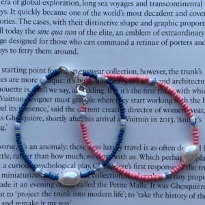 Handgjorda smycken  - Säljer jättefina handgjorda smycken. Kontakta mig för egen beställning🦋