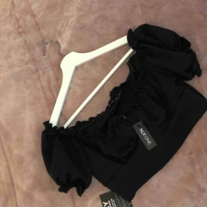  - Helt oanvänd topp ifrån Nelly.com, snygg men aldrig kommit till användning.