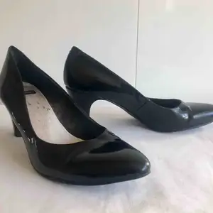 Svarta #VAGABOND skor med låg klack. 6cm klack.   Köpare betalar fraktkostnad