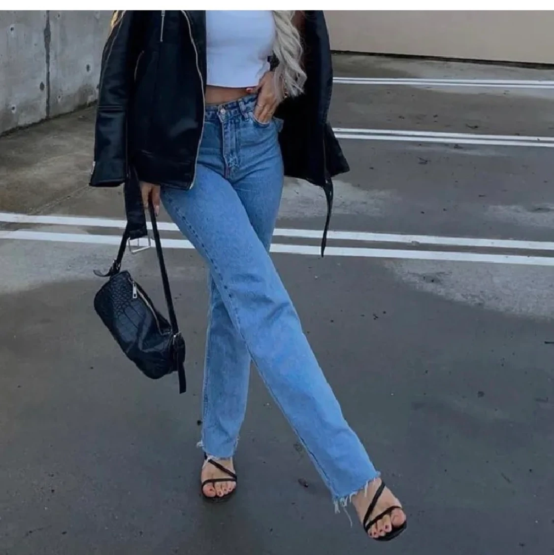 Säljer dessa jätte fina byxorna som tyvärr var för små för mig. Stl 36, 250+ frakt - 90