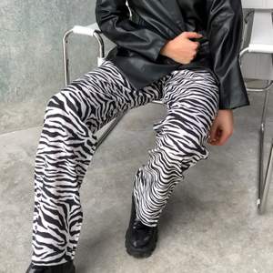 Sprillans nya zebra byxor i mycket bra skick!😍