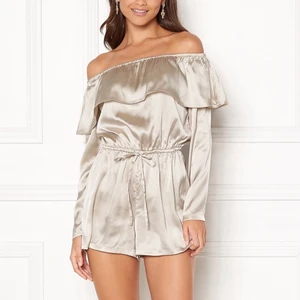 Lovisa Barkman x Bubbleroom - Playsuit från Bubbleroom x Lovisa Barkman använd 1 gång. Storlek 34. Skickas samma dag eller dagen efter betalning med PostNord.