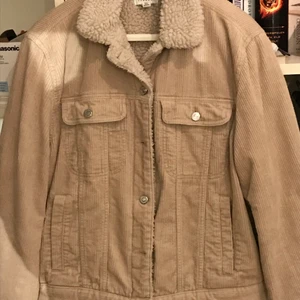 Jacka - En snygg nästan oanvänd jacka 🤝