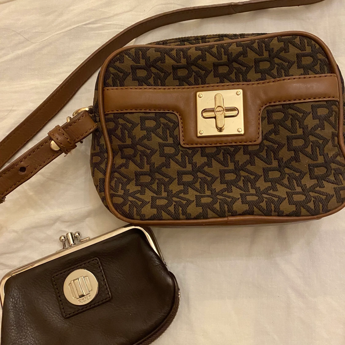 DKNY axelväska - 90