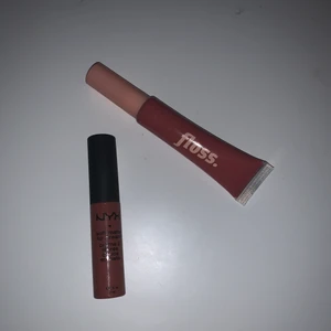 Oanvänt smink - Oanvänt smink från kända märken som Nyx i färgen SMLC 19 nypris ca 100kr och Floss i färgen ATH nypris ca 150kr, båda till läppar. Säljer båda för 80kr tillsammans 