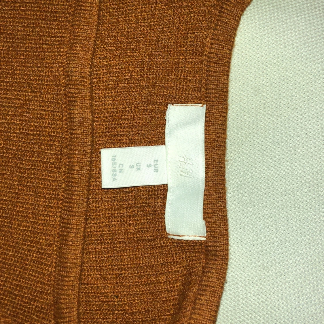 Ribbstickad klänning - 90