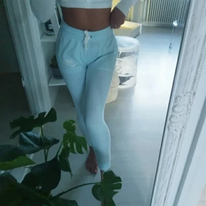 Nike sweatpants - Babyblåa vintage sweatpants från nike. Använda ett par gångar hemma 🦕
