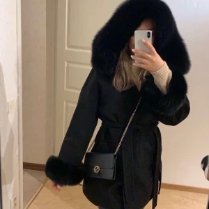 kashmir kappa med äkta räv päls  - Aldrig använd endast testad, stolek xs men kan passa upp till M 