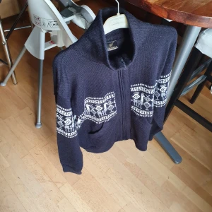 Alpaca  - Stickad tröja I mycket bra skick och ser ut fint.Fri stk xxs_m.Säljer den 150 inklu frakt 