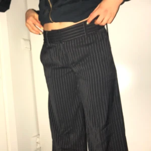 Kostymbyxor  - Snygga lågmidjade kostymbyxor💗💗💗