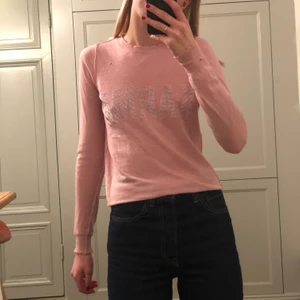 Zadig et Voltaire tröja - Säljer min fina tröja från zadig er Voltaire. Den är i mycket bra skick och kvalite. Pris kan diskuteras!