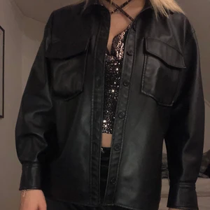 Skinn skjorta - Klassisk skjorta i skinn som knappt används😊