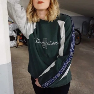 Champion tröja - Champion tröja i bra skick! Modellen är 170 cm.