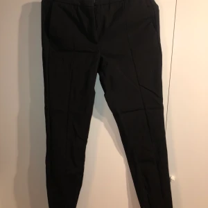 Kostymbyxor  - Säljer dessa då dom är för korta, strl 34 😊