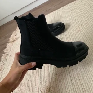 Boots - Samma boots som redan ligger ute men med en bild där man ser hur det sitter på💜💜💜💜