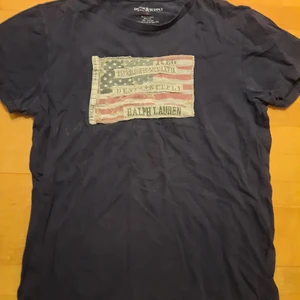 Vintage Ralph Lauren t shirt - Vintage Ralph Lauren t shirt. Storlek S men passar M