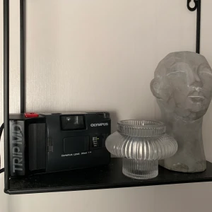 analog kamera - säljer denna superfina vintage olympus trip MD från 1987. fungerar fint och har justerbar ISO🍄 35mm-film. 